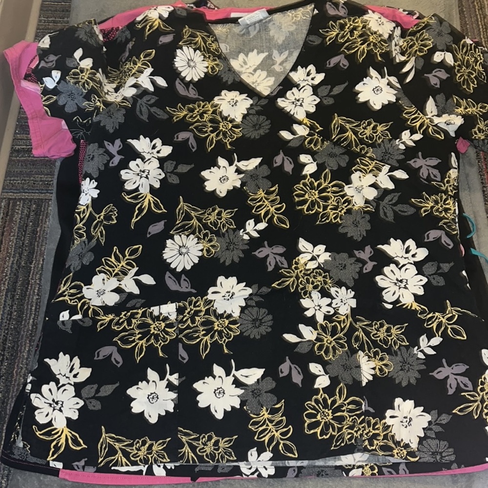 Scrub tops - Picture 7 of 7